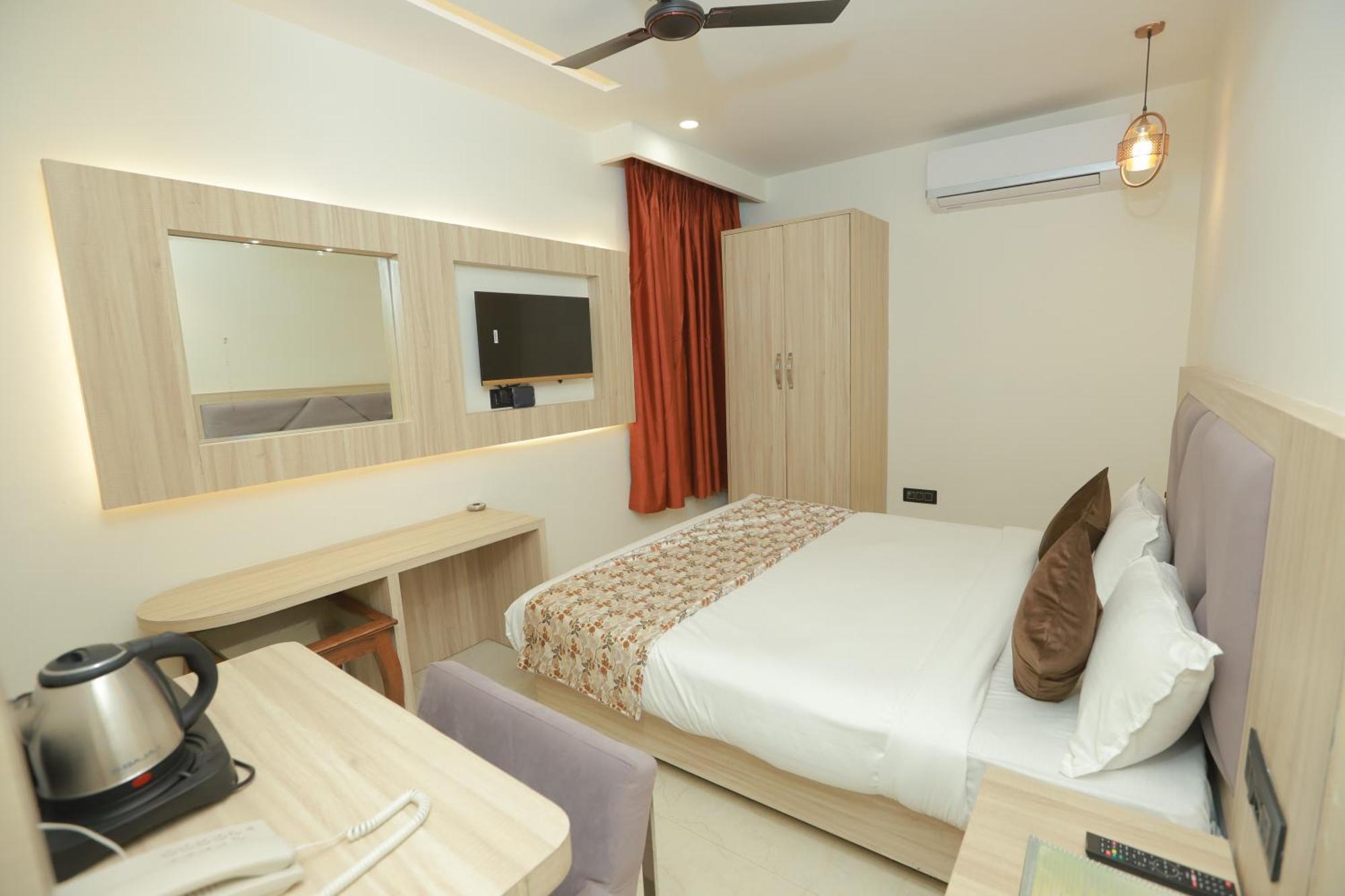 Sunlight Near Delhi Airport Bed & Breakfast 3*